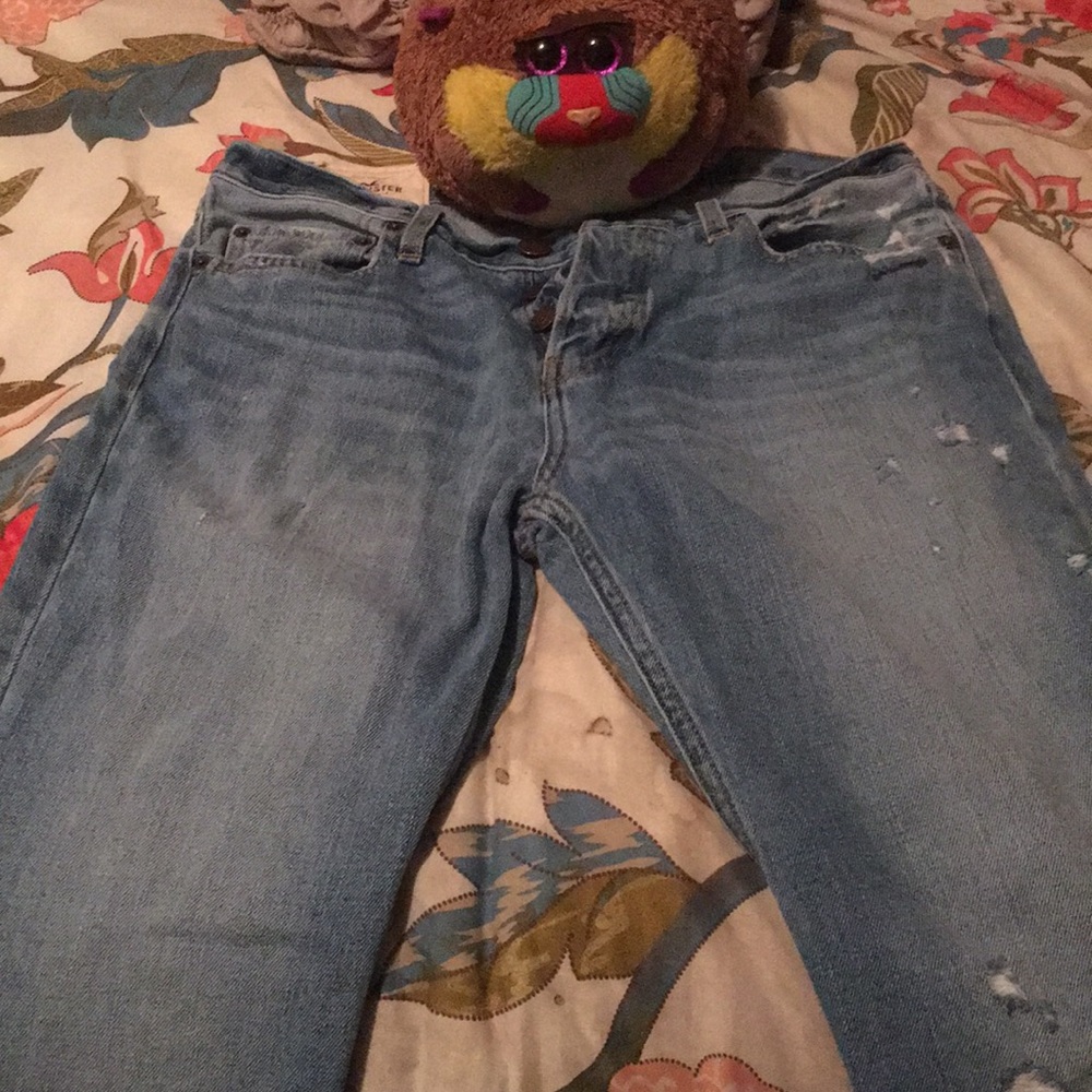 Hollister Distressed Jeans🦄☘️🌈